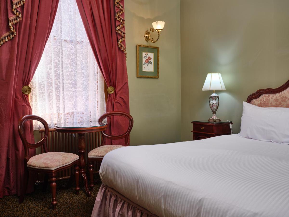 Craig'S Royal Hotel Ballarat Eksteriør bilde A guest room at the hotel