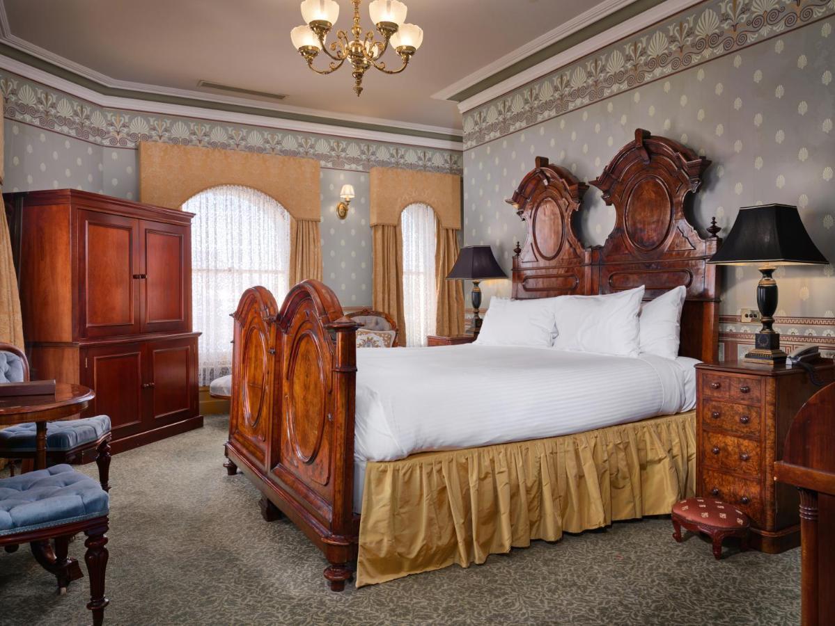 Craig'S Royal Hotel Ballarat Eksteriør bilde A guest room at the Hotel St. George