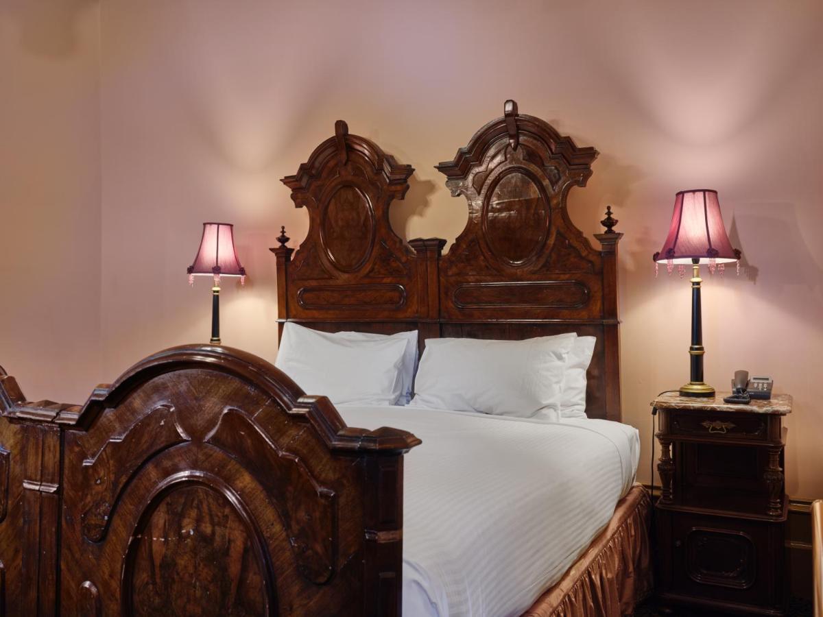 Craig'S Royal Hotel Ballarat Eksteriør bilde A room at the hotel