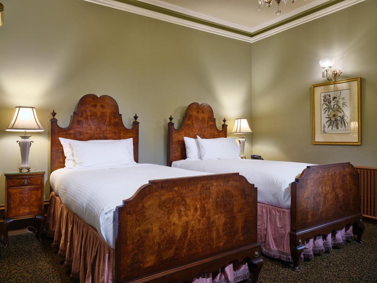 Craig'S Royal Hotel Ballarat Eksteriør bilde A room at the hotel