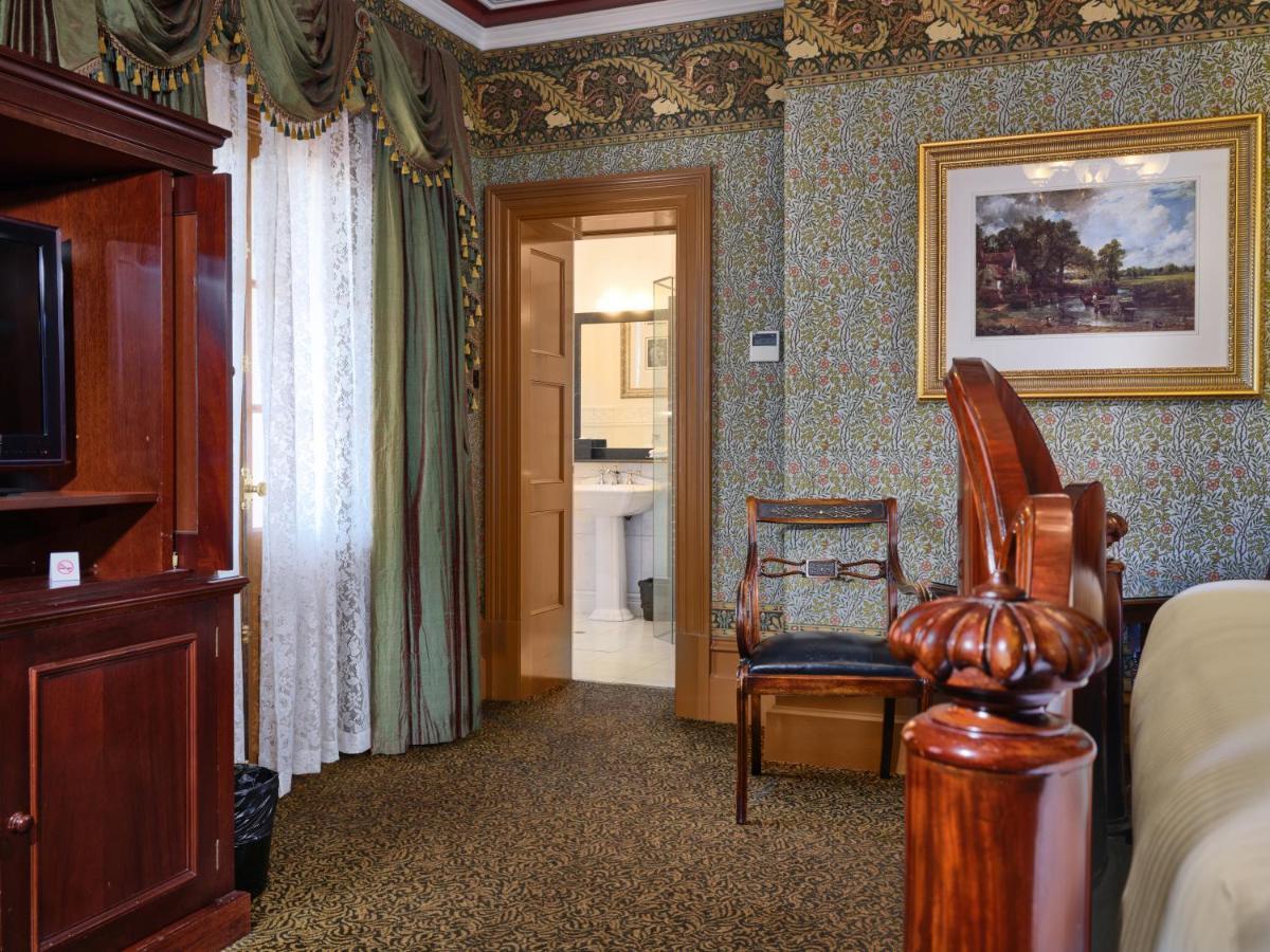 Craig'S Royal Hotel Ballarat Eksteriør bilde A room at the Inn