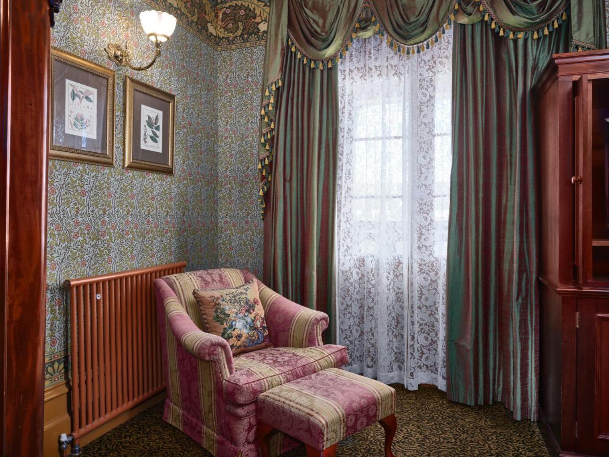 Craig'S Royal Hotel Ballarat Eksteriør bilde A room in the hotel
