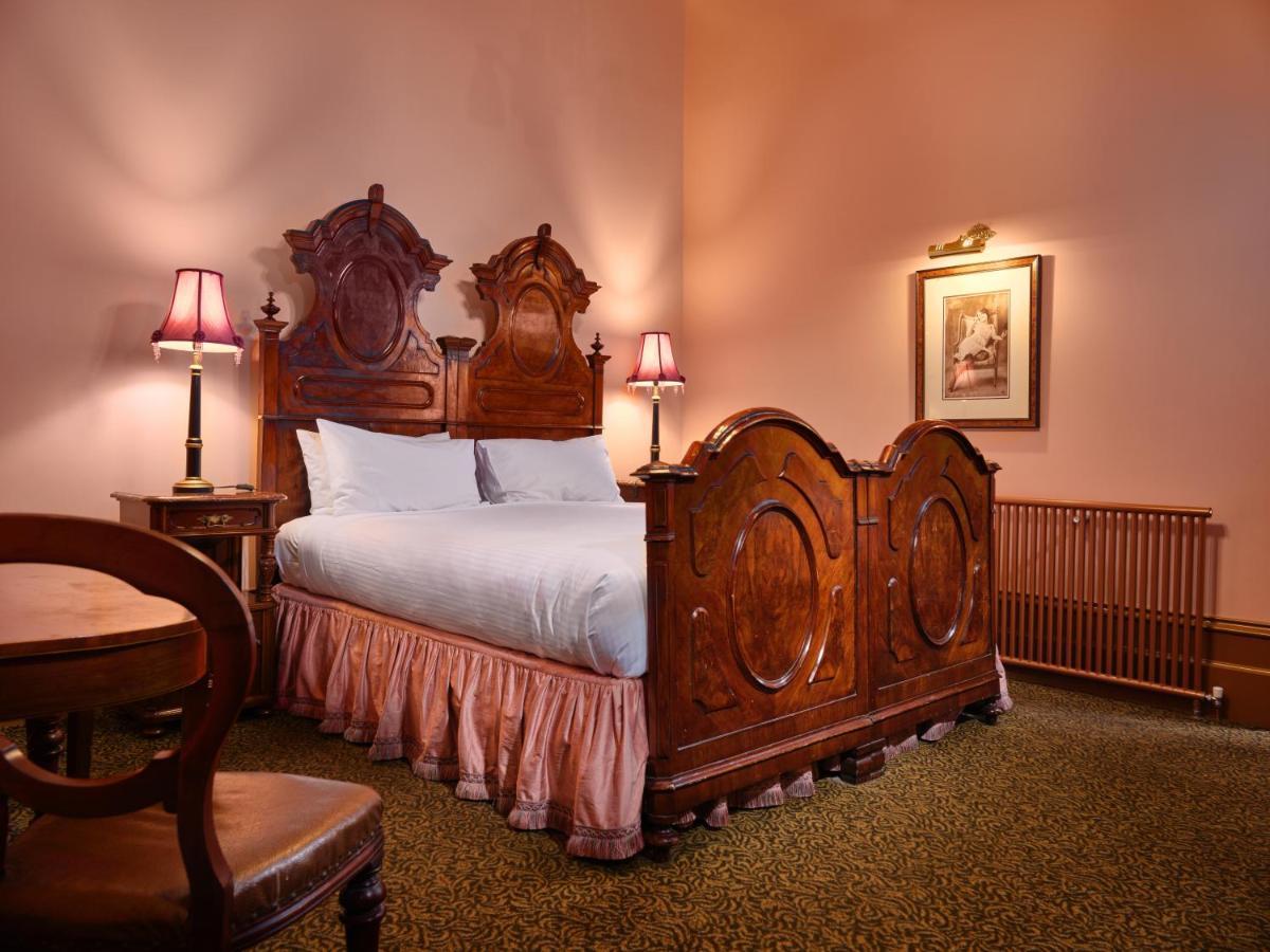 Craig'S Royal Hotel Ballarat Eksteriør bilde A bedroom at the hotel