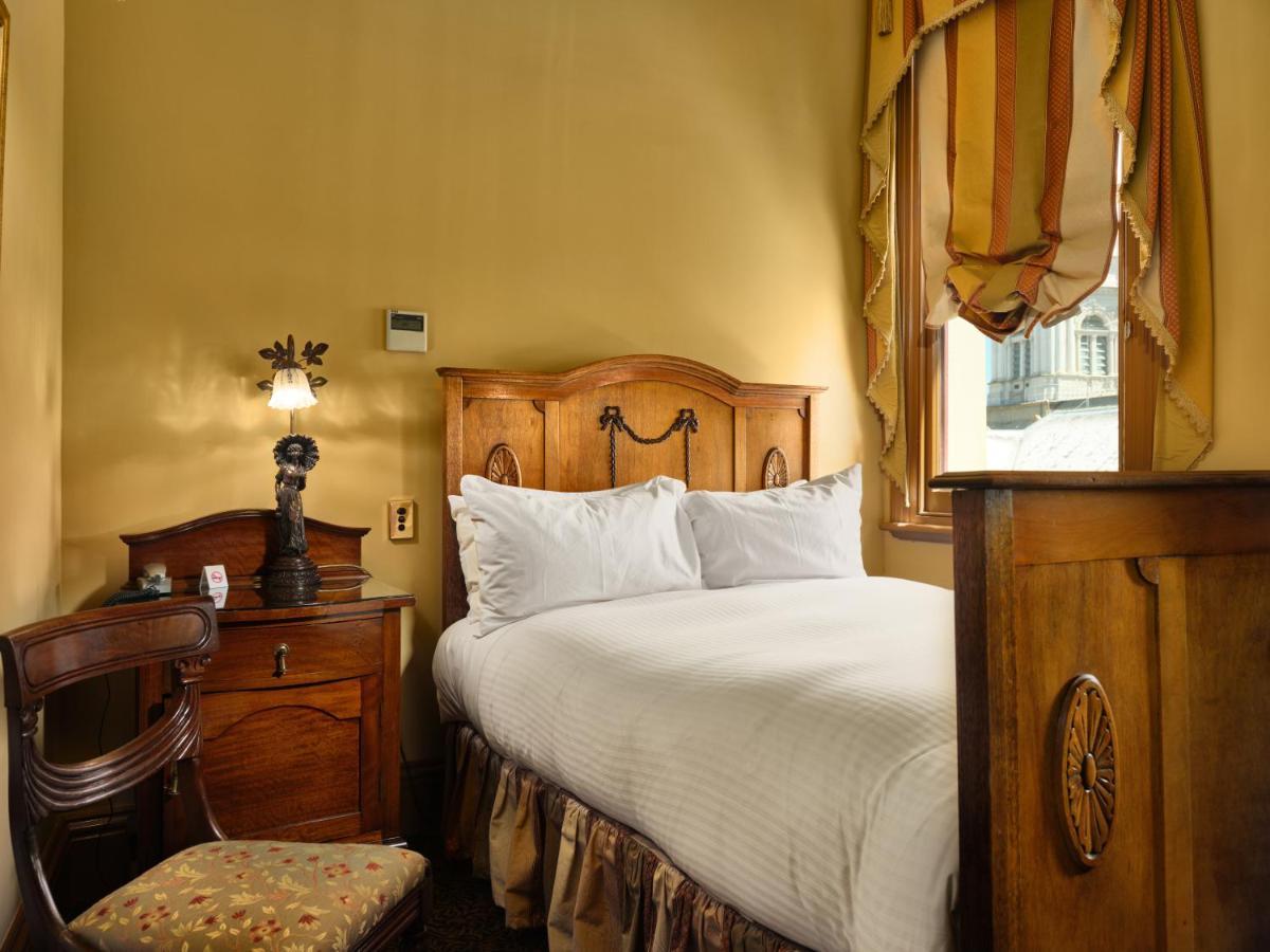 Craig'S Royal Hotel Ballarat Eksteriør bilde A room at the hotel