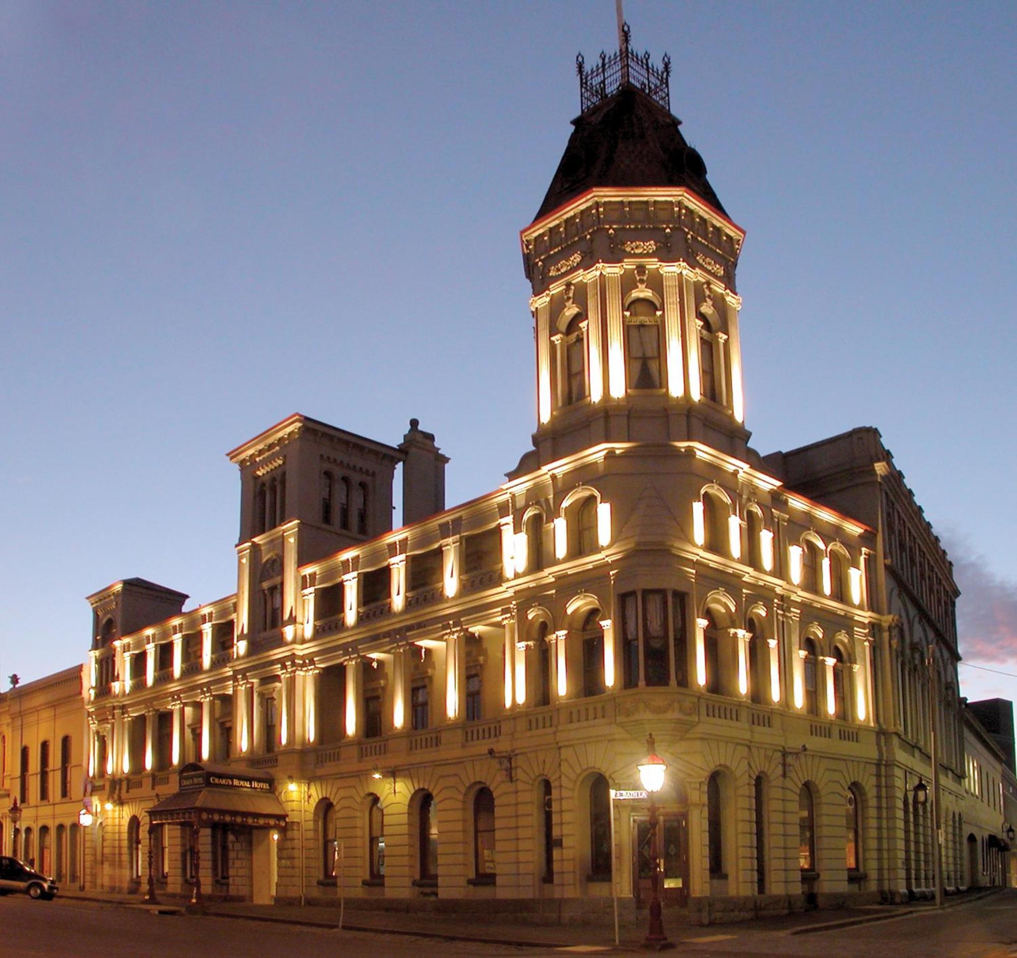 Craig'S Royal Hotel Ballarat Eksteriør bilde The Old Bank Hotel at night