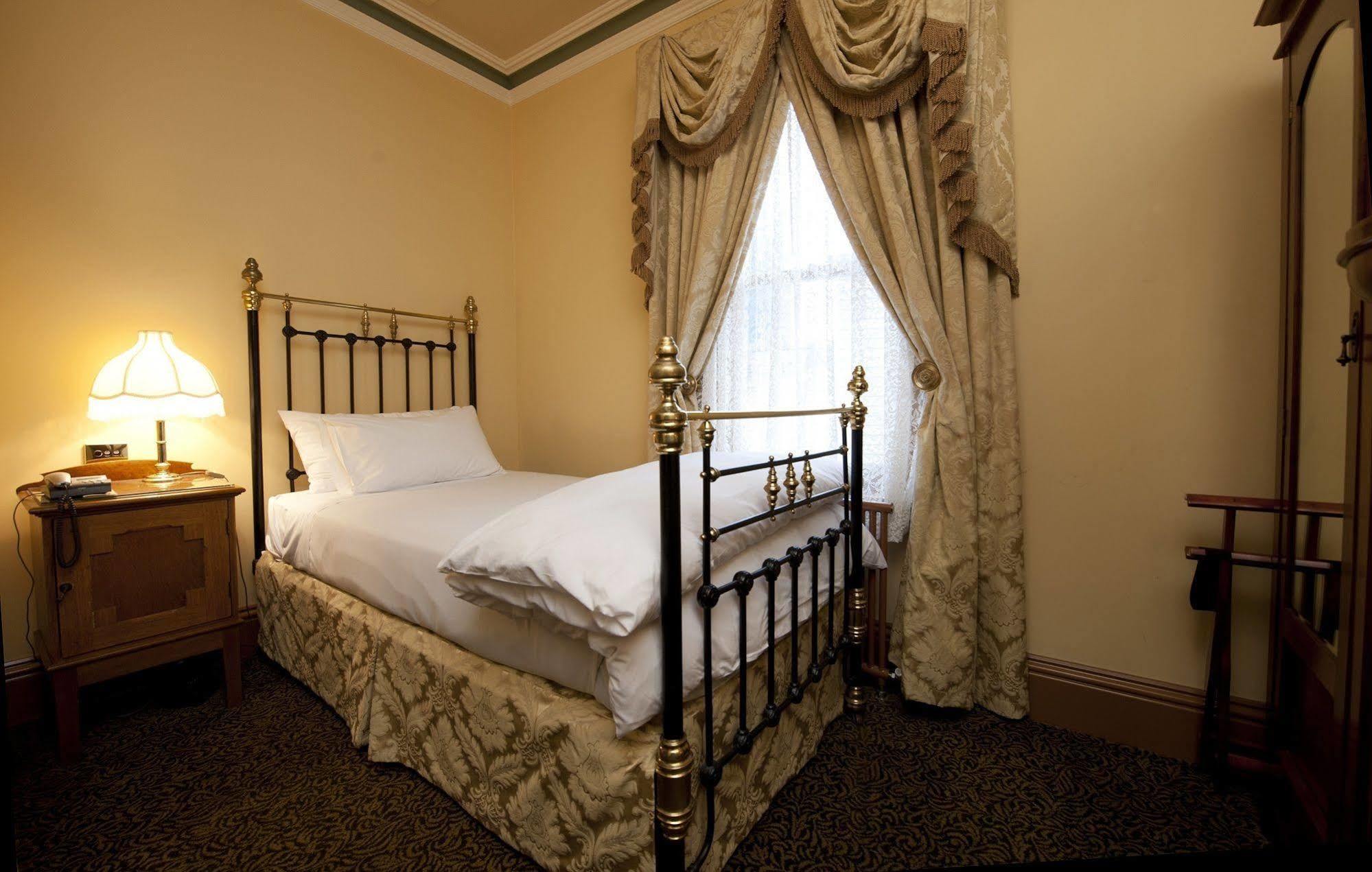 Craig'S Royal Hotel Ballarat Eksteriør bilde A single room at the hotel