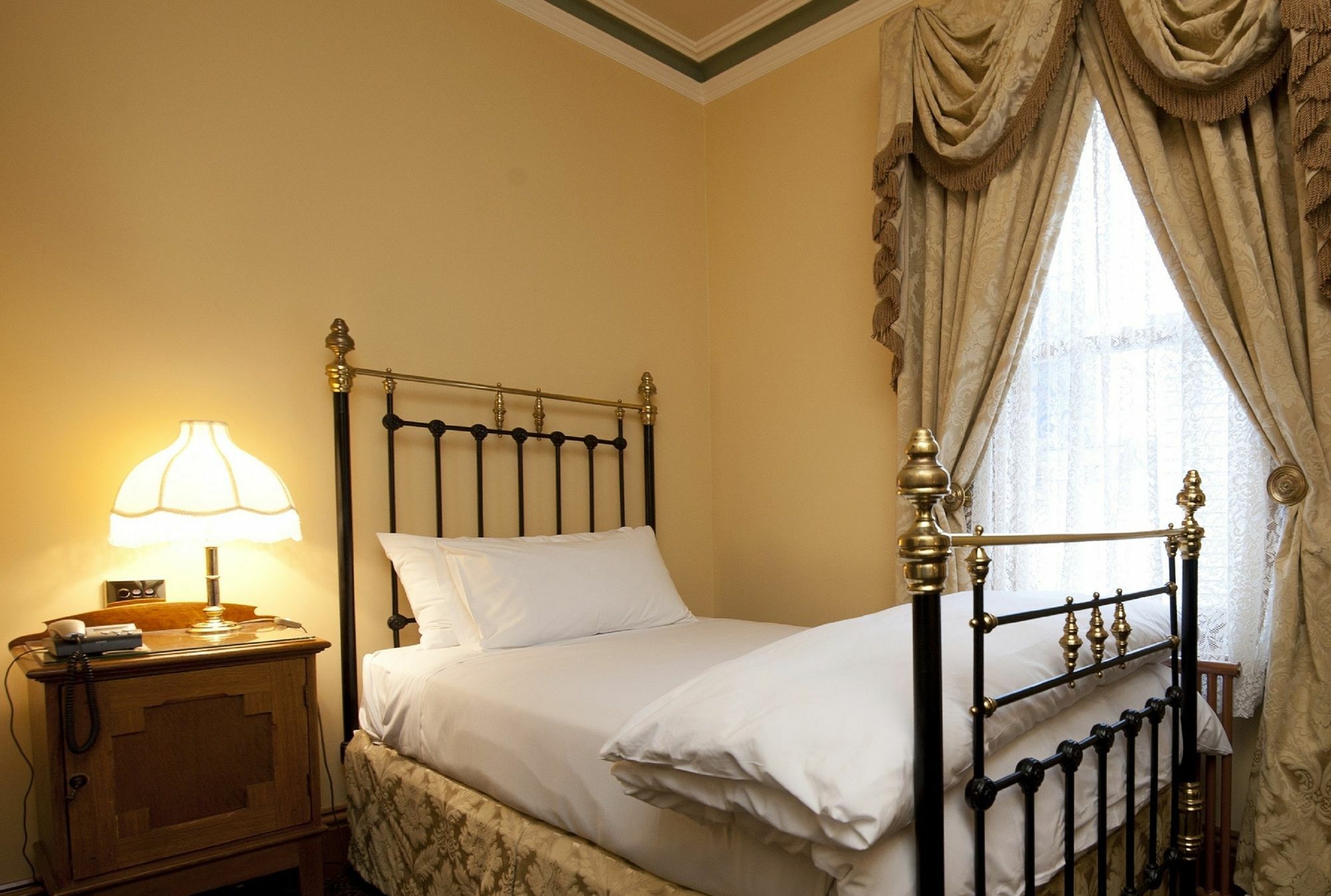 Craig'S Royal Hotel Ballarat Eksteriør bilde A bedroom at the hotel