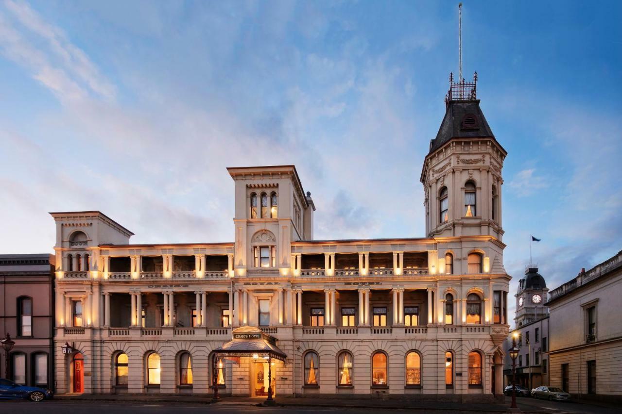 Craig'S Royal Hotel Ballarat Eksteriør bilde The hotel at dusk
